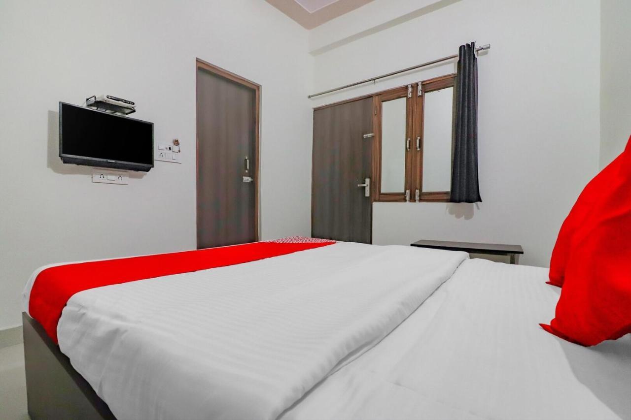 Rajlakshmi Guest House Mathura Exteriör bild