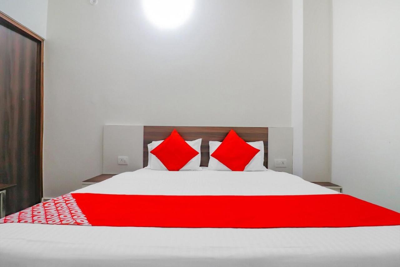 Rajlakshmi Guest House Mathura Exteriör bild