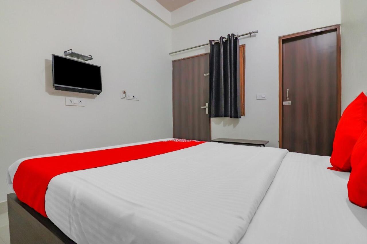 Rajlakshmi Guest House Mathura Exteriör bild