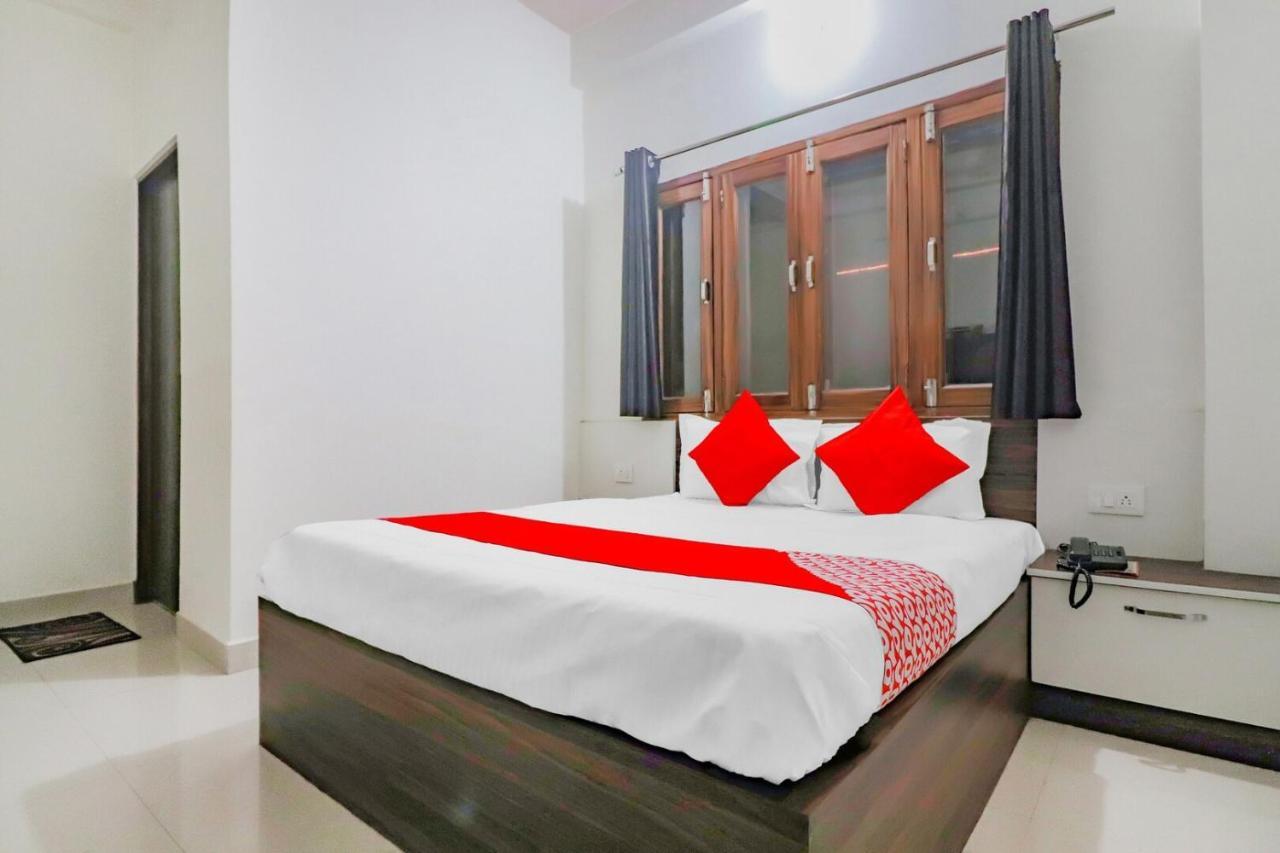 Rajlakshmi Guest House Mathura Exteriör bild