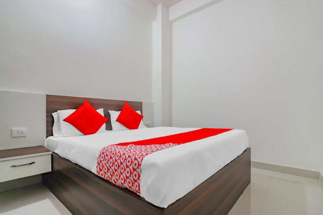 Rajlakshmi Guest House Mathura Exteriör bild