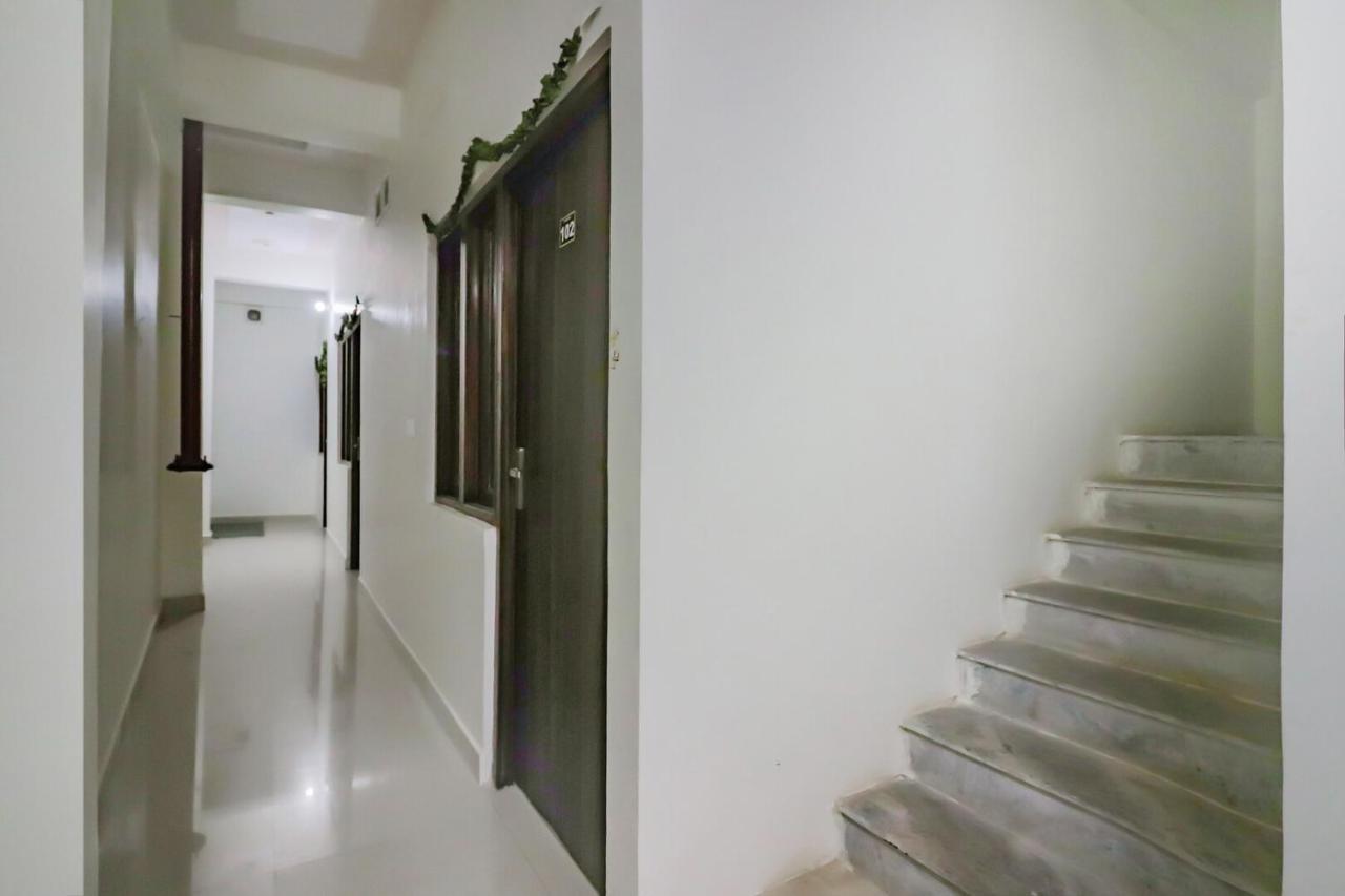 Rajlakshmi Guest House Mathura Exteriör bild