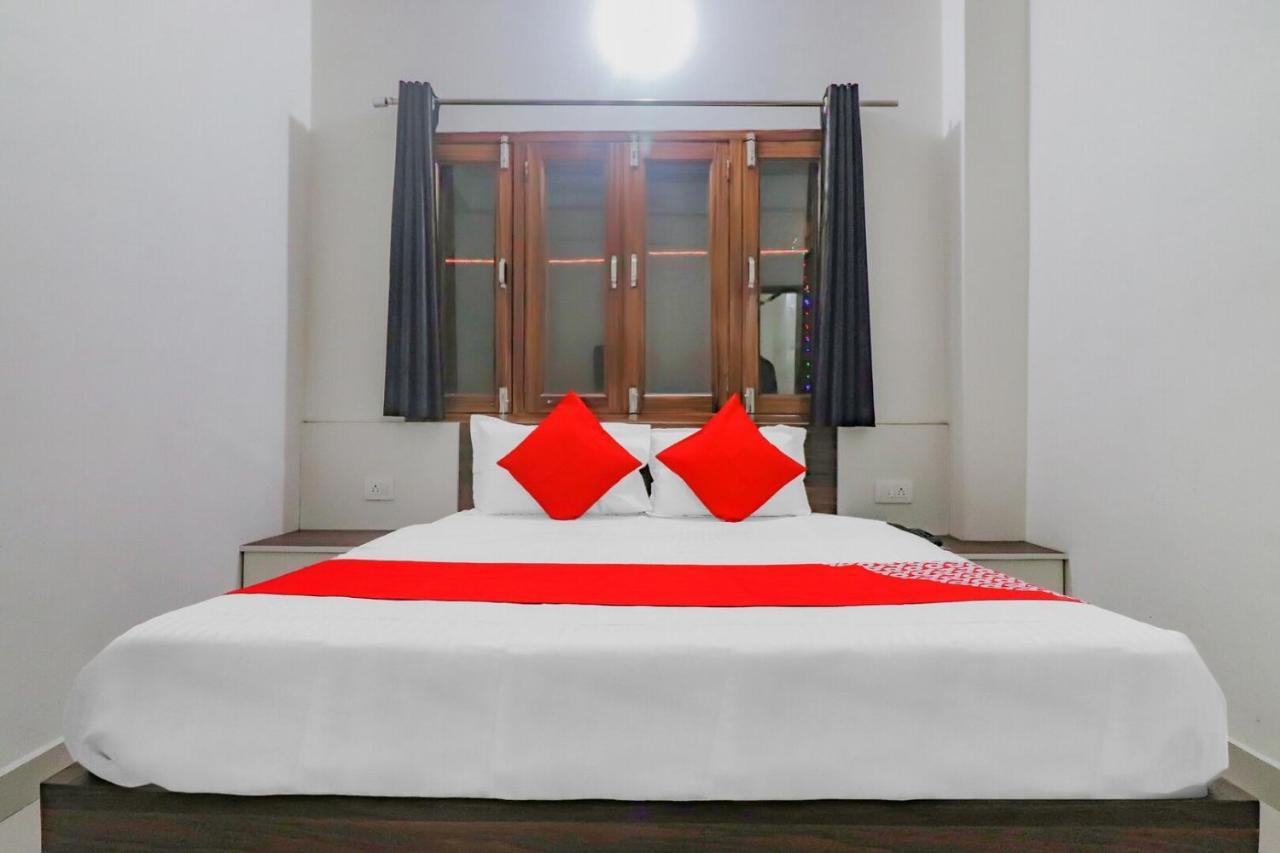 Rajlakshmi Guest House Mathura Exteriör bild
