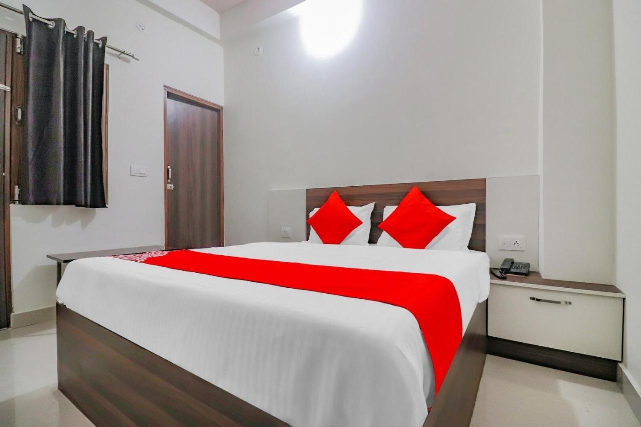 Rajlakshmi Guest House Mathura Exteriör bild