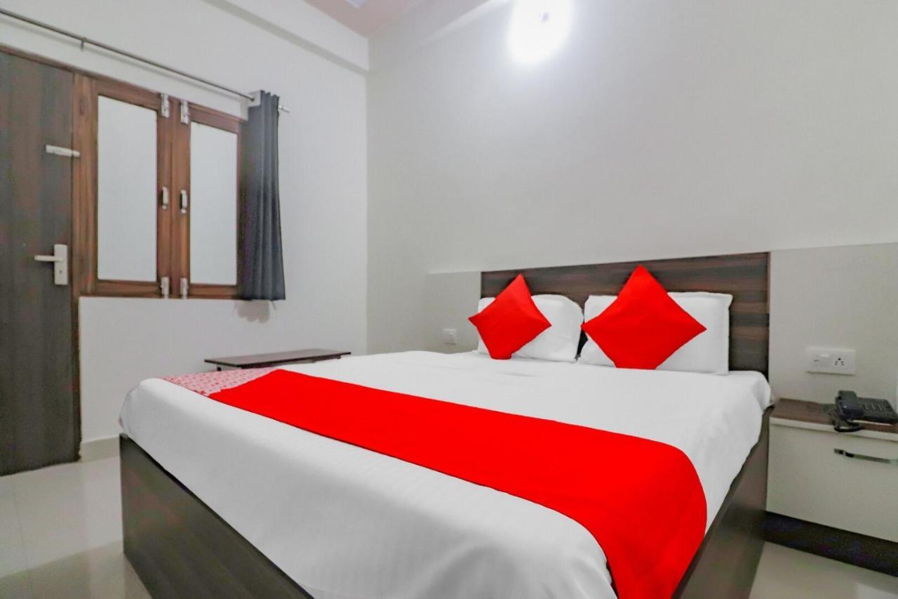 Rajlakshmi Guest House Mathura Exteriör bild